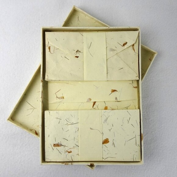 Vintage Flora Botanical Inclusion Decorative Stationery Paper and Envelopes - Picture 1 of 8